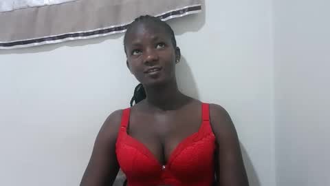 Snapshot of realqueen_ chatting on October 2025 07:05:01 PM queen online show from October 2025 07:05:01 PM