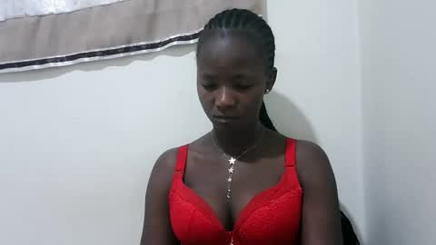 Snapshot of realqueen_ chatting on October 2025 07:42:02 AM queen online show from October 2025 07:42:02 AM