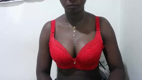 Snapshot of realqueen_ chatting on October 2025 04:13:01 AM queen online show from October 2025 04:13:01 AM
