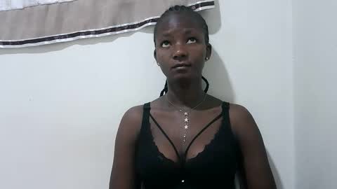 Snapshot of realqueen_ chatting on October 2025 05:30:01 AM queen online show from October 2025 05:30:01 AM
