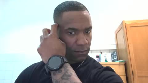 Snapshot of realreyblack chatting on April 2026 05:28:01 PM Rey online show from April 2026 05:28:01 PM