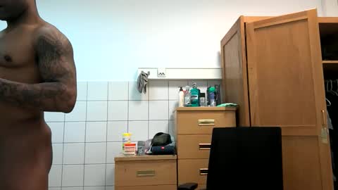 Snapshot of realreyblack chatting on April 2026 06:36:02 PM Rey online show from April 2026 06:36:02 PM