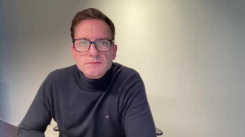 Snapshot of realstuff_ chatting on December 2024 02:44:01 PM realstuff_ online show from December 2024 02:44:01 PM