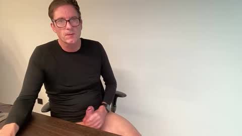 Snapshot of realstuff_ chatting on November 2025 09:44:02 AM realstuff_ online show from November 2025 09:44:02 AM