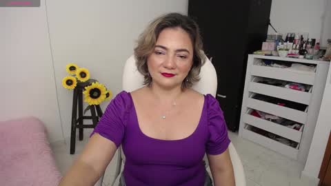 Snapshot of rebeca_milf chatting on December 2024 11:18:02 PM REBECA online show from December 2024 11:18:02 PM