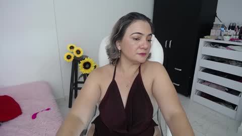 Snapshot of rebeca_milf chatting on December 2024 02:42:02 AM REBECA online show from December 2024 02:42:02 AM