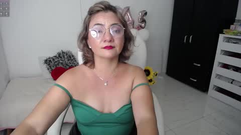 Snapshot of rebeca_milf chatting on January 2025 02:26:02 AM REBECA online show from January 2025 02:26:02 AM