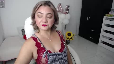 Snapshot of rebeca_milf chatting on January 2025 11:13:01 AM REBECA online show from January 2025 11:13:01 AM