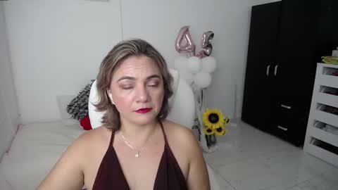 Snapshot of rebeca_milf chatting on January 2025 11:54:01 PM REBECA online show from January 2025 11:54:01 PM