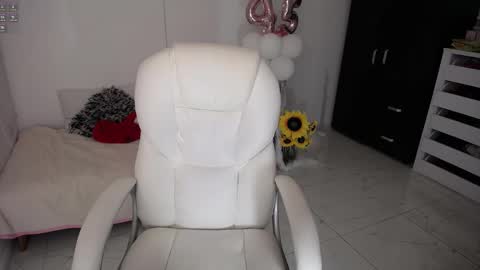 Snapshot of rebeca_milf chatting on January 2025 01:43:02 AM REBECA online show from January 2025 01:43:02 AM