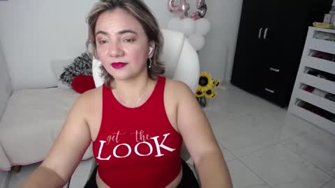 Snapshot of rebeca_milf chatting on February 2025 12:16:01 PM REBECA online show from February 2025 12:16:01 PM