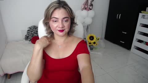 Snapshot of rebeca_milf chatting on February 2025 11:40:02 AM REBECA online show from February 2025 11:40:02 AM