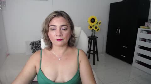 Snapshot of rebeca_milf chatting on February 2025 10:12:01 PM REBECA online show from February 2025 10:12:01 PM