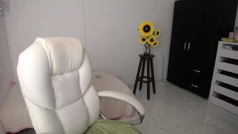 Snapshot of rebeca_milf chatting on February 2025 01:16:02 AM REBECA online show from February 2025 01:16:02 AM