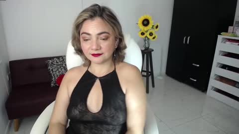 Snapshot of rebeca_milf chatting on February 2025 11:25:02 AM REBECA online show from February 2025 11:25:02 AM