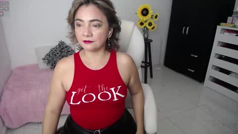 Snapshot of rebeca_milf chatting on February 2025 11:43:02 AM REBECA online show from February 2025 11:43:02 AM
