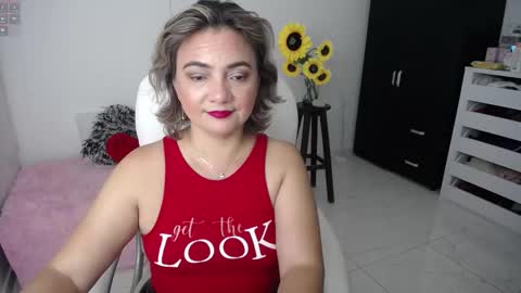 Snapshot of rebeca_milf chatting on February 2025 11:10:02 AM REBECA online show from February 2025 11:10:02 AM