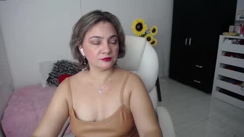 Snapshot of rebeca_milf chatting on February 2025 11:34:02 AM REBECA online show from February 2025 11:34:02 AM