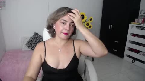 Snapshot of rebeca_milf chatting on February 2025 11:33:01 AM REBECA online show from February 2025 11:33:01 AM