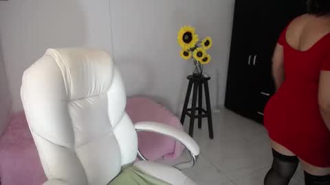 Snapshot of rebeca_milf chatting on February 2025 02:44:02 PM REBECA online show from February 2025 02:44:02 PM