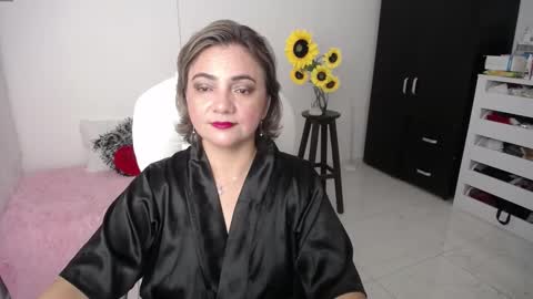 Snapshot of rebeca_milf chatting on February 2025 10:51:01 AM REBECA online show from February 2025 10:51:01 AM