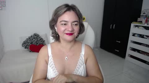Snapshot of rebeca_milf chatting on March 2025 10:44:02 AM REBECA online show from March 2025 10:44:02 AM