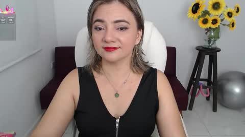 Snapshot of rebeca_milf chatting on September 2025 01:32:01 PM REBECA online show from September 2025 01:32:01 PM