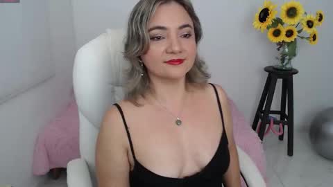 Snapshot of rebeca_milf chatting on September 2025 02:52:02 PM REBECA online show from September 2025 02:52:02 PM