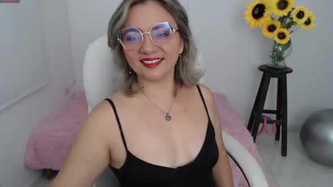 Snapshot of rebeca_milf chatting on September 2025 12:30:01 PM REBECA online show from September 2025 12:30:01 PM