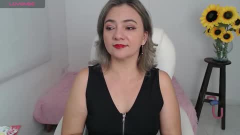 Snapshot of rebeca_milf chatting on September 2025 12:43:02 PM REBECA online show from September 2025 12:43:02 PM