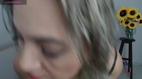 Snapshot of rebeca_milf chatting on September 2025 01:27:01 PM REBECA online show from September 2025 01:27:01 PM