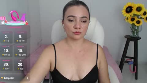 Snapshot of rebeca_milf chatting on October 2025 01:33:02 AM REBECA online show from October 2025 01:33:02 AM