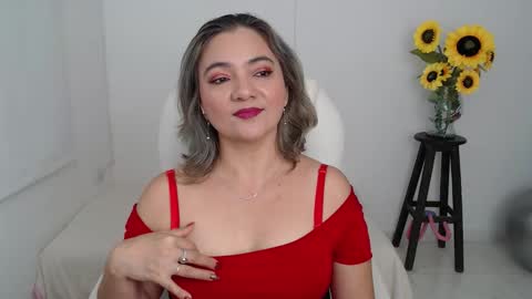 Snapshot of rebeca_milf chatting on October 2025 01:40:02 PM REBECA online show from October 2025 01:40:02 PM