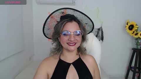 Snapshot of rebeca_milf chatting on November 2025 01:46:01 PM REBECA online show from November 2025 01:46:01 PM