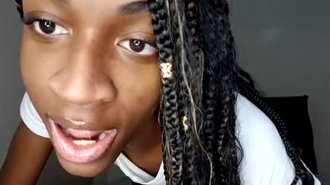 Tu mami Rebecca online show from July 2026 12:18:02 PM