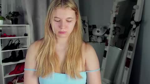 rebecca_____ online show from November 2025 04:23:02 AM