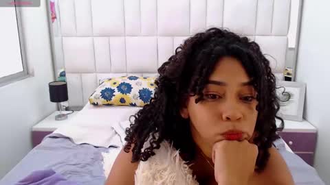 Snapshot of rebecca_mils chatting on February 2025 05:17:02 PM R E B E C A online show from February 2025 05:17:02 PM
