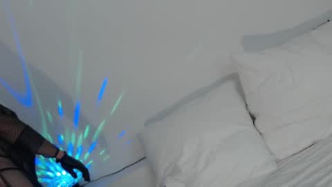 Snapshot of rebeccalachaude chatting on November 2025 08:14:01 AM Rebeccalachaude online show from November 2025 08:14:01 AM