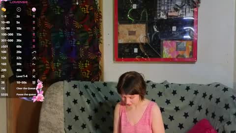 Lara online show from October 2025 04:41:02 PM