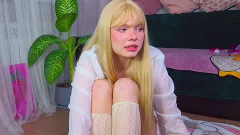 Snapshot of red__candy chatting on April 2026 01:34:02 PM red__candy online show from April 2026 01:34:02 PM