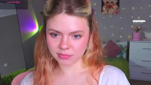 Snapshot of red__candy chatting on May 2026 02:02:02 PM red__candy online show from May 2026 02:02:02 PM