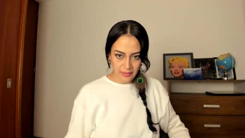 red_flower203 online show from February 2025 01:35:01 AM