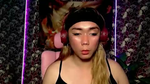 red_kitsune69 online show from September 2025 01:01:01 PM
