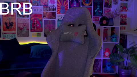 QUEEN OF EVIL online show from December 2024 04:04:01 PM