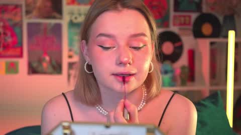 QUEEN OF EVIL online show from December 2024 07:46:02 PM