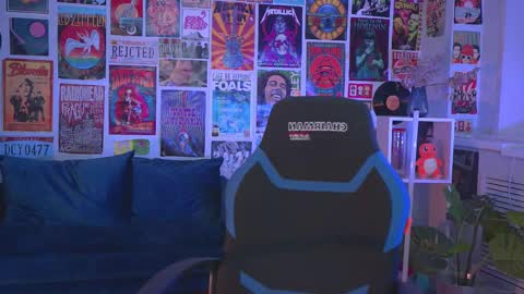 QUEEN OF EVIL online show from February 2025 02:30:01 AM