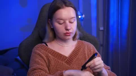 QUEEN OF EVIL online show from October 2025 02:12:02 AM