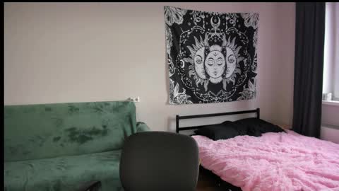 Erika online show from November 2025 06:35:02 AM