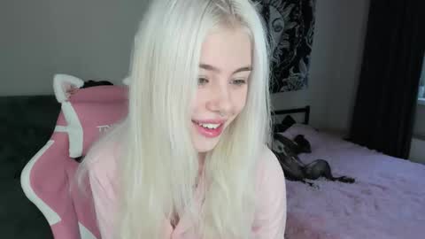 Erika online show from November 2025 08:34:02 AM