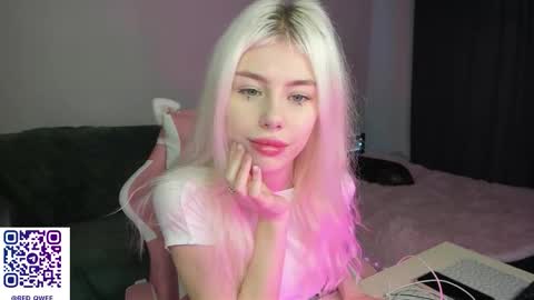 Erika online show from December 2025 07:28:01 AM